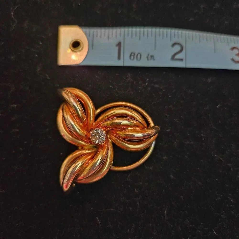 Vintage JERI-LOU Gold Flower Scarf Clip
